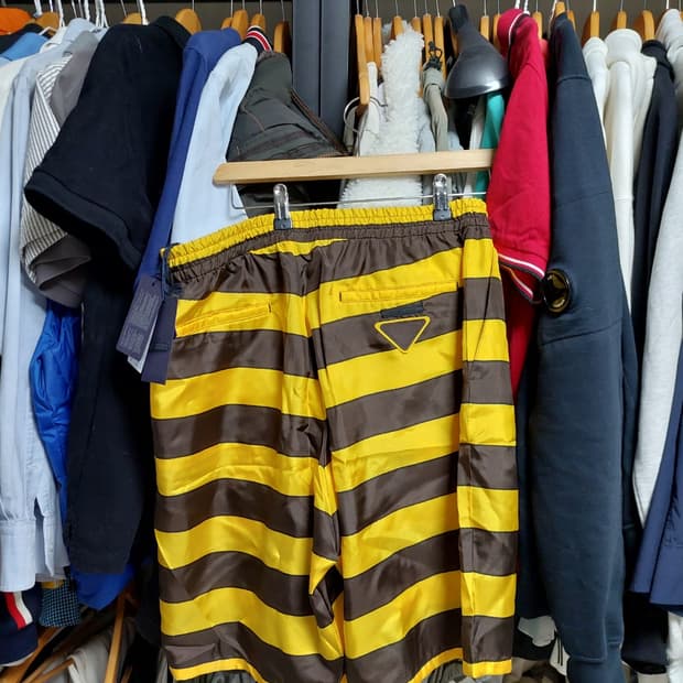 프라다 옐로우 브라운 스트라이프 숏츠 m 백화점판