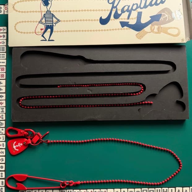 캐피탈 볼체인 레드