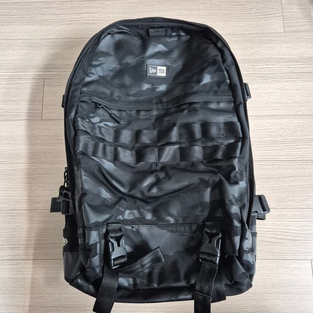 뉴에라 카모 백팩