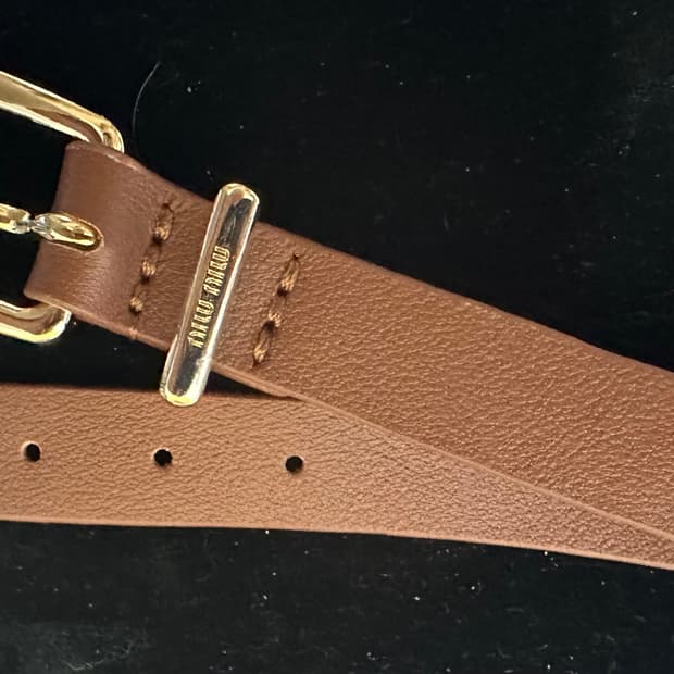 미우미우 브라운 가죽 벨트 금장 버클 팔찌