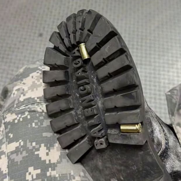 발렌시아가 컴뱃부츠