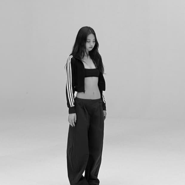 제니 아디다스 바지