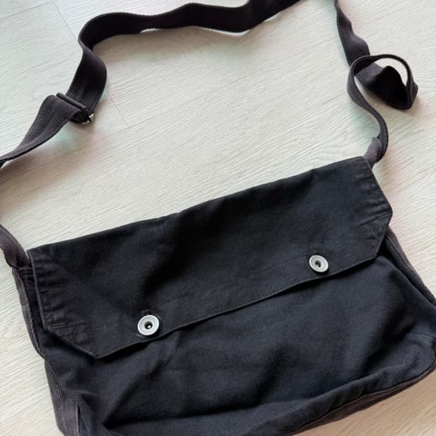 [os] 아트이프액츠 프렌치 브레드 백 블랙팝니다.