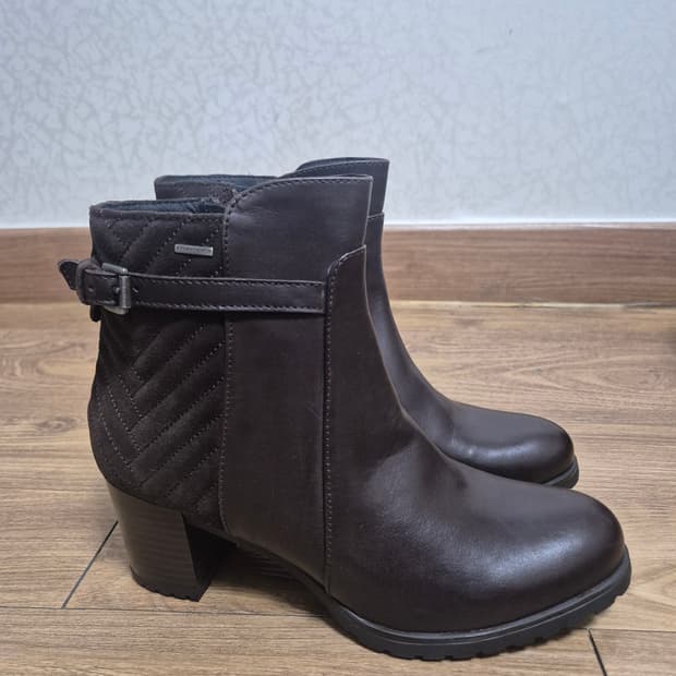 GEOX 여성 가죽 앵클 부츠 240 