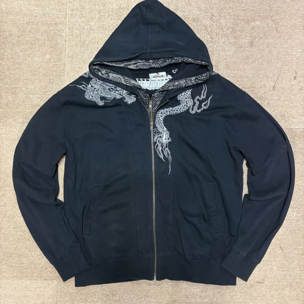 카라쿠리타마시 후드집업