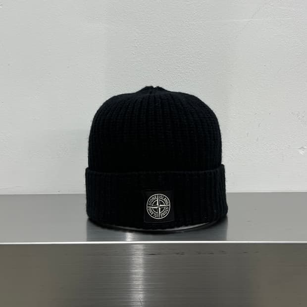 스톤아일랜드 와펜 블랙 울 비니