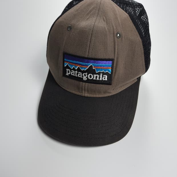 파타고니아 빅로고 메쉬 페이딩 볼캡 (OS)