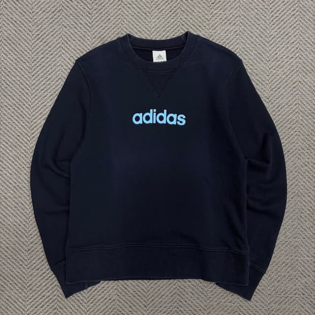 아디다스 네이비 로고 맨투맨 v1142