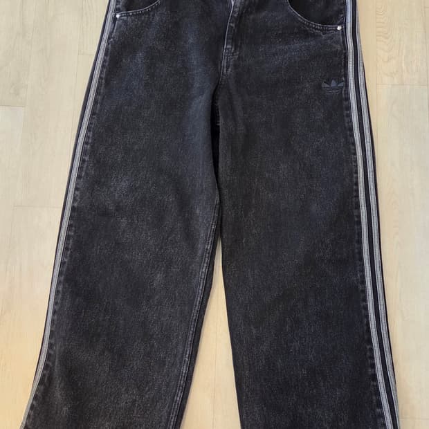 아디다스 삼선 와이드 데님 팬츠 블랙 팝니다