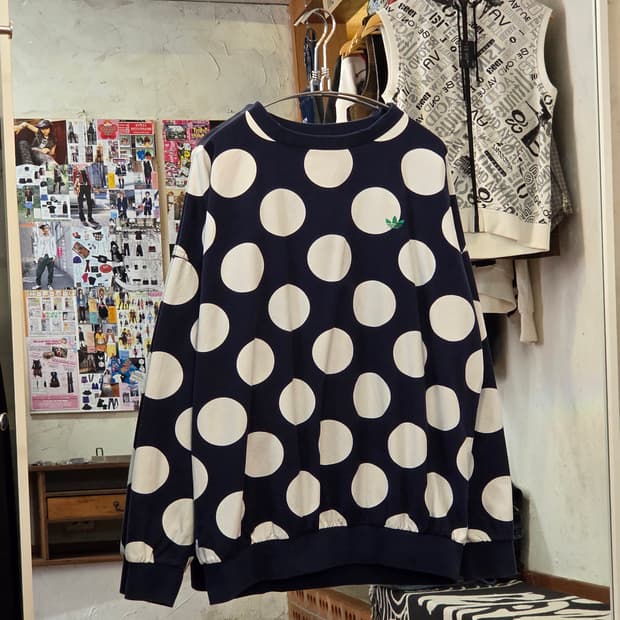 아디다스 스탠스미스 도트 맨투맨