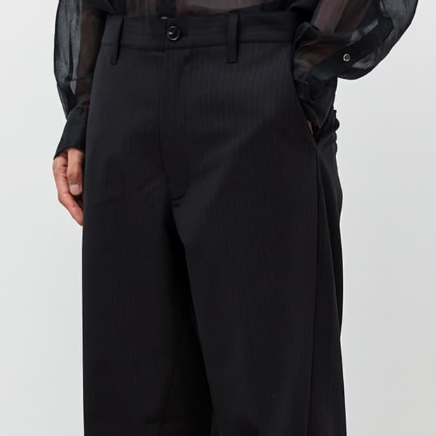 (46) 선플라워 와이드 트위스트 트라우저 앤트러사이트 스트라이프