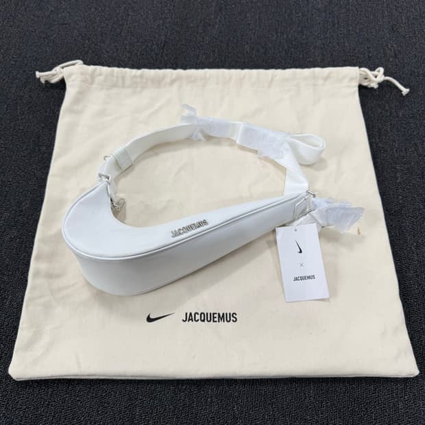 나이키 x 자크뮈스 스우시 르 삭 스몰 크로스백