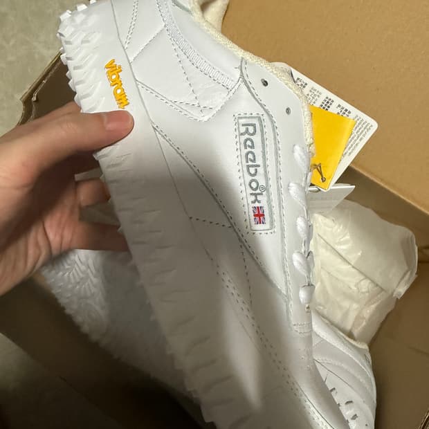 270사이즈 리복 클럽 C 비브람 화이트