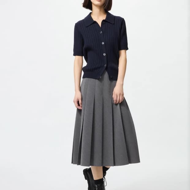 유니클로 와이드 플리츠 미디스커트