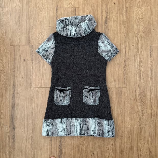 Fur pocket turtleneck knit