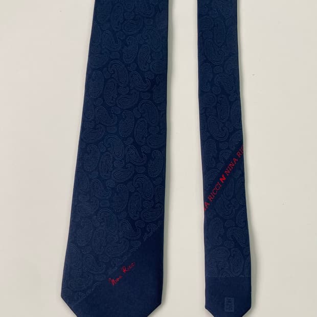 니나리치 넥타이