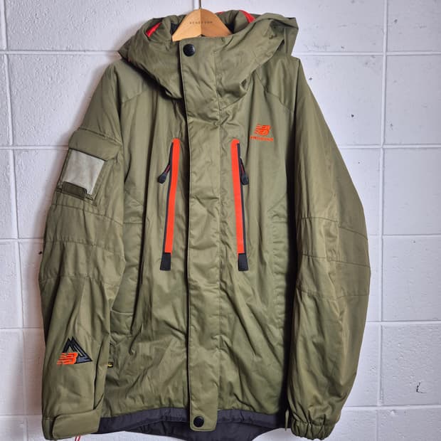 *100 )뉴발란스 카키색 스키 패딩 점퍼