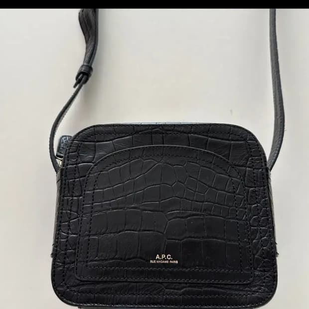 아페쎄 크로스백 블랙