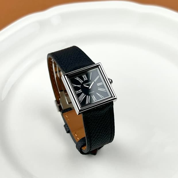 CHANEL Mademoiselle Lady watch
