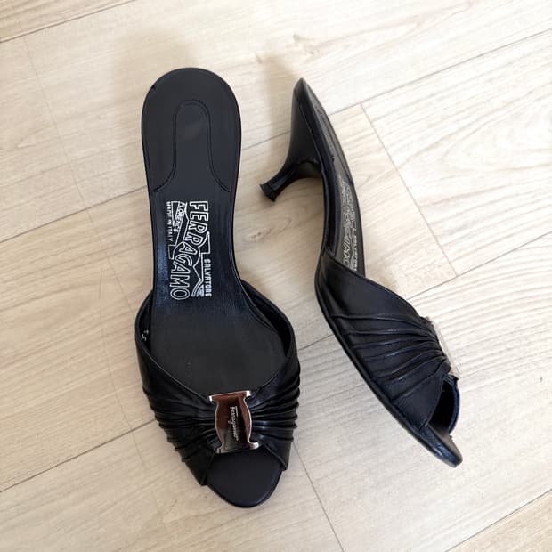 페라가모 키튼힐 샌들 (225-230)