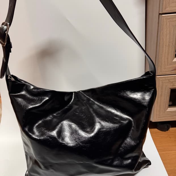 아더템보 블랙 숄더백