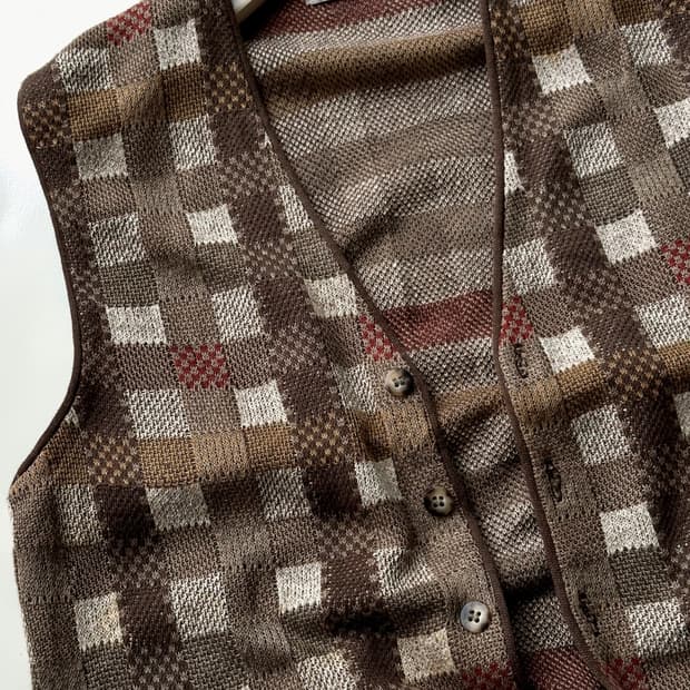Linen blend square pattern knit vest