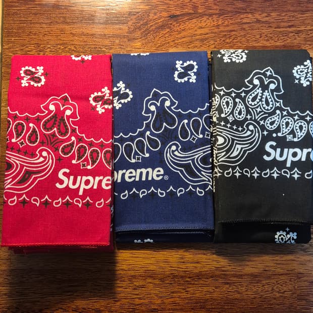 슈프림 Hav-A-Hank 반다나 멀티컬러 (3개 세트) - 24SS