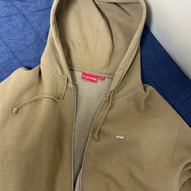 새상품급 최상급 슈프림 스몰 박스 후드 집업 다크 샌드 23FW  L