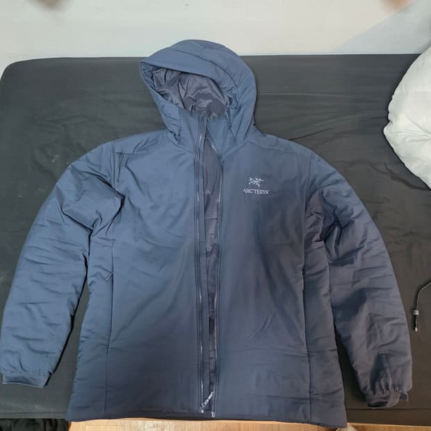 아크테릭스 아톰 AR 후디 L 사이즈(하자 O)