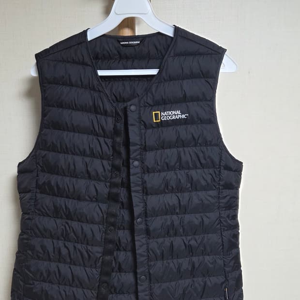 내셔널지오그래픽 블랙 경량패딩 조끼