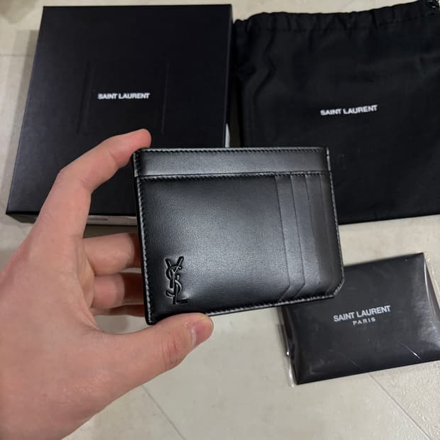 [새상품]생로랑 모노그램 블랙로고 카드지갑 블랙 풀박스