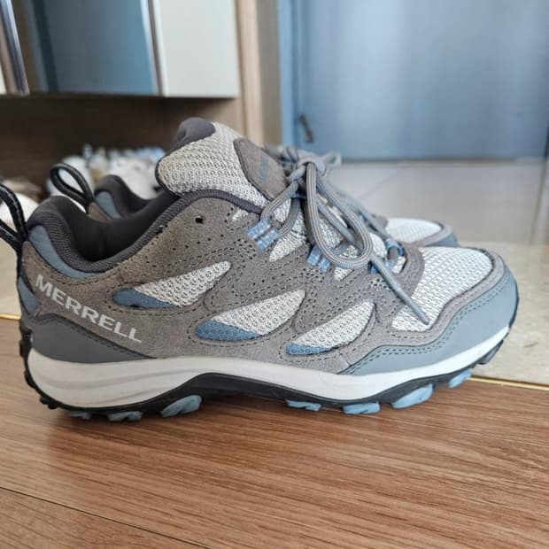 메렐 등산화 235