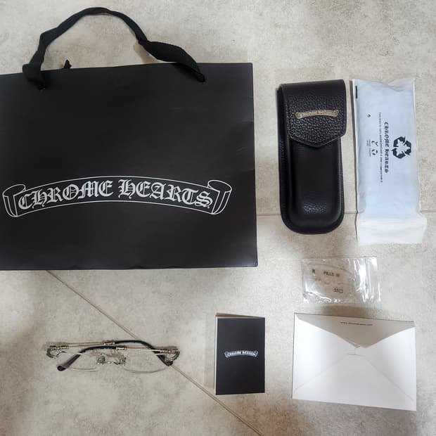 크롬하츠 필스3 샤이닝실버 무테안경