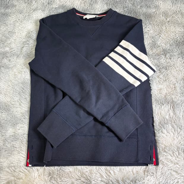 톰브라운 사선완장 맨투맨 2사이즈