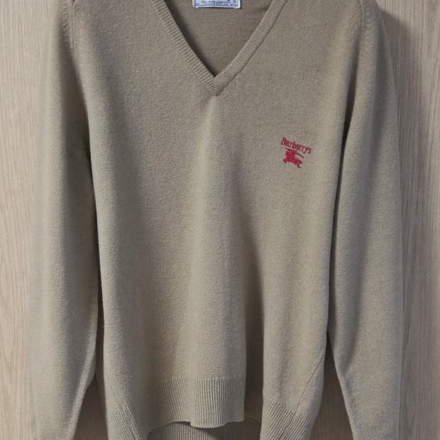 (착샷) 버버리 브이넥 니트 베이지 VNTG