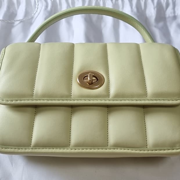 (새상품) 코치 가방 턴락 클러치 20 위드 퀼팅 토트백/크로스백/숄더백