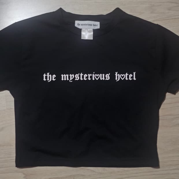 더미스테리어스호텔 미호 크롭 반팔 티셔츠