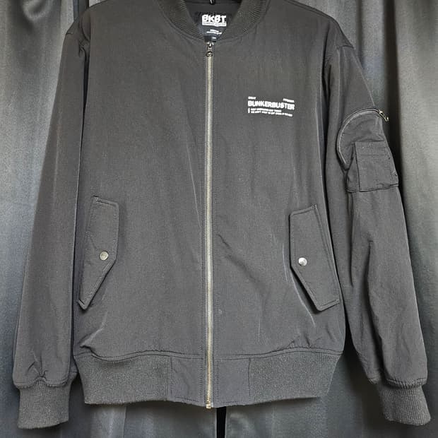 벙커버스터 / 마원 / 100사이즈 / 남자

MA-1