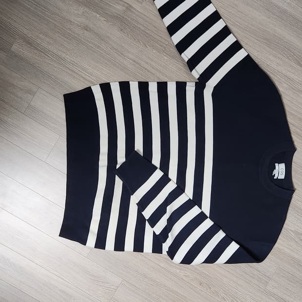 COS 남자 스트라이프 니트