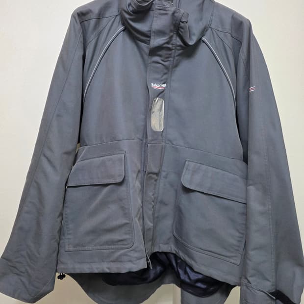 발렌시아가 오버핏 쉘파카 국내매장판