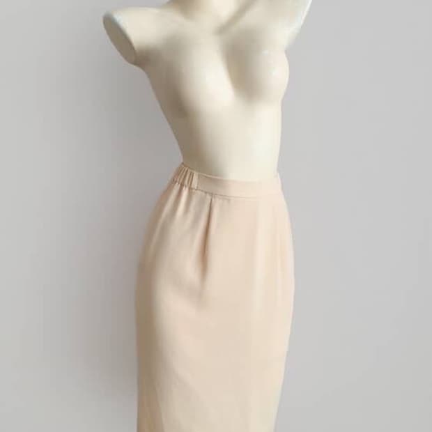 이알로이지 pale apricot midi skirt
