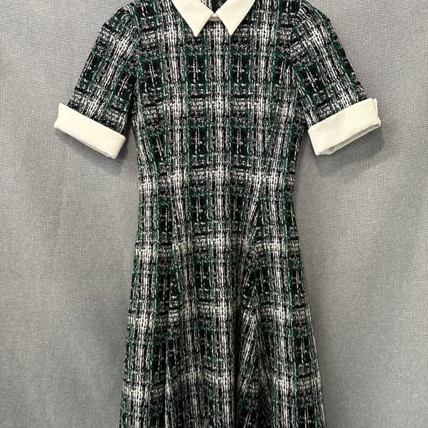 DKNY 트위드 체크 카라 원피스