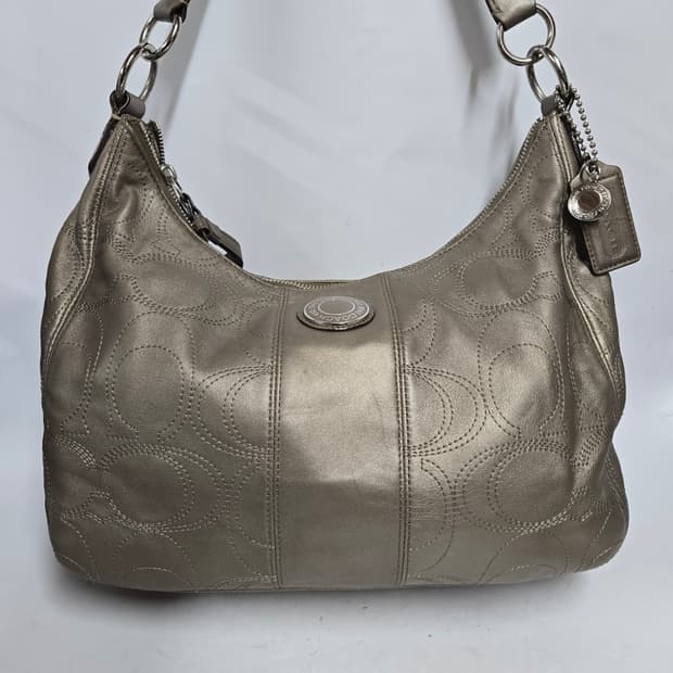 코치 시그니처 숄더백 골드