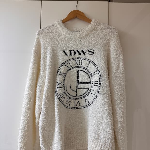 [새상품] 아이돈워너셀 IDWS 타임로고 니트 아이보리