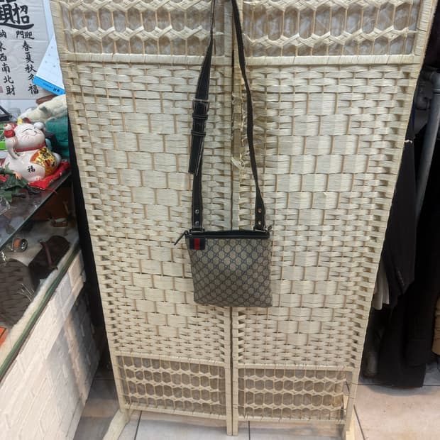 정품 구찌 삼선 미니 크로스백 팝니다