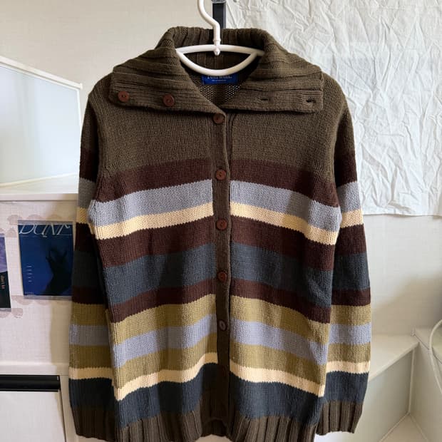 버튼 디테일 스트라이프 니트