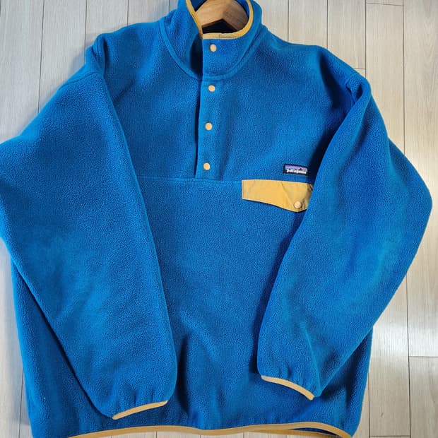 파타고니아 신칠라 블루 옐로우 L