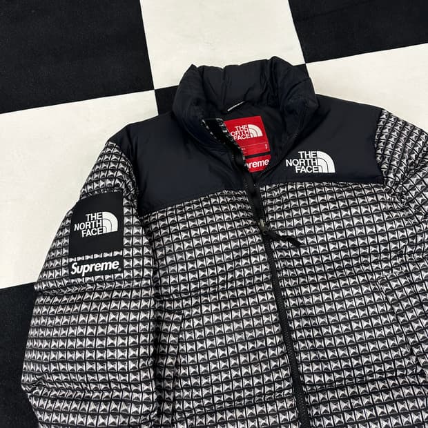 슈프림x 노스페이스 스터드  눕시 700 (s)
