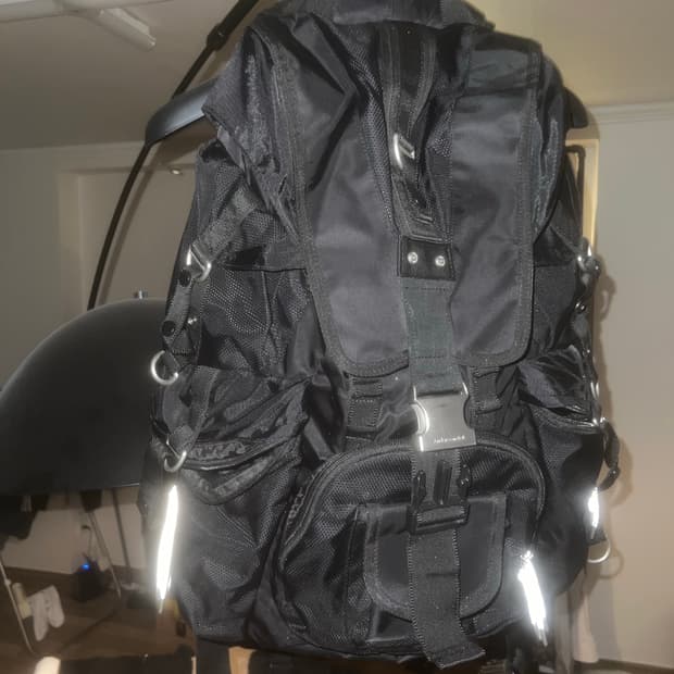 앤더슨벨 테크니컬 베를린 백팩