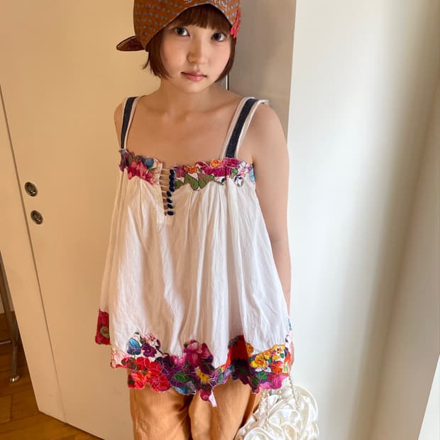 Flower button sleeveless